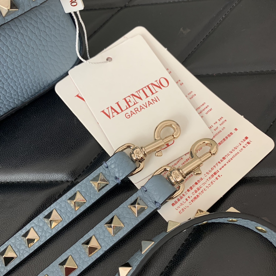 Valentino Garavani Rockstud Small Shoulder Bag in Niagara Grainy Calfskin